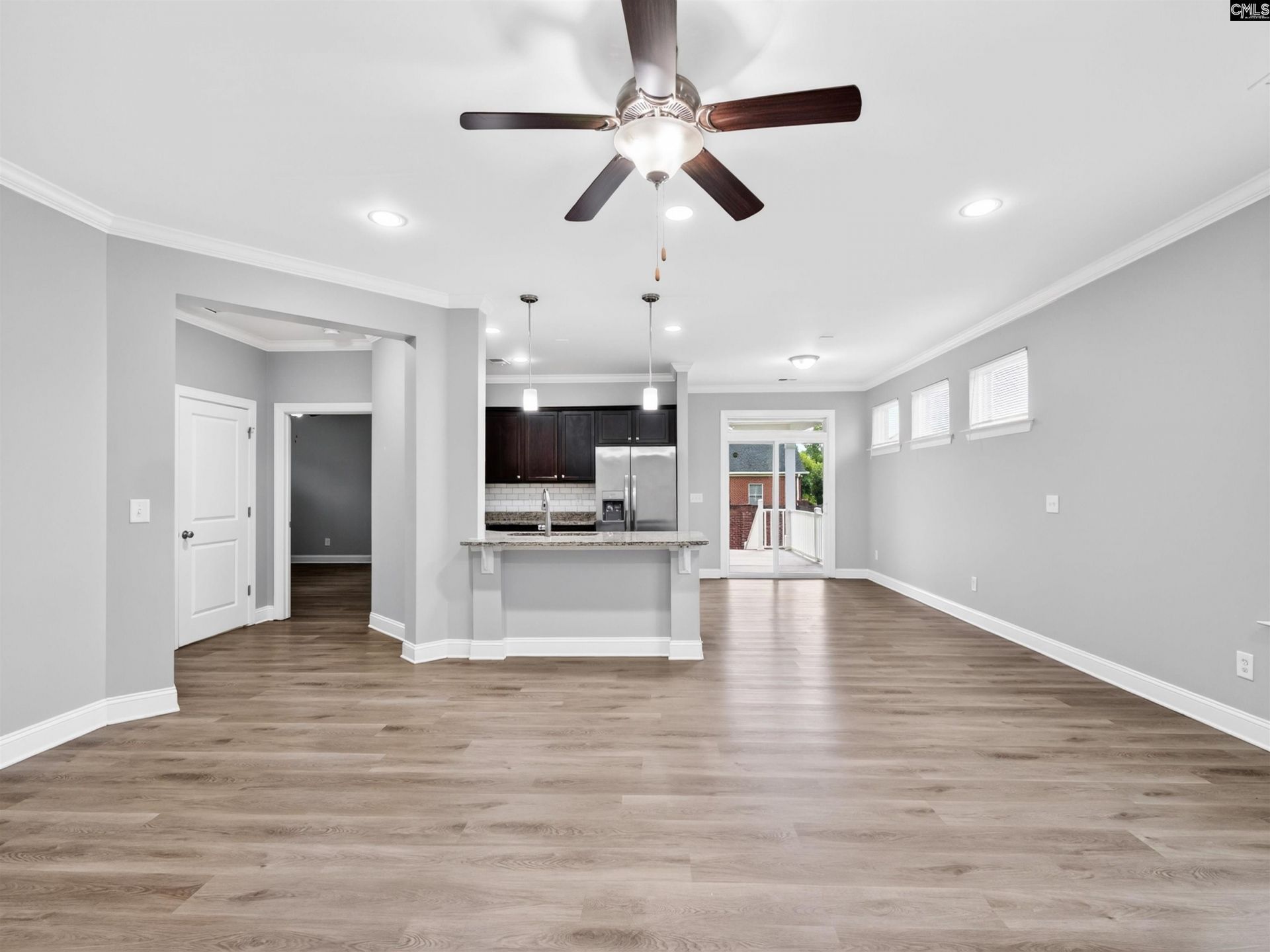 909 Layton Way  Photo 7