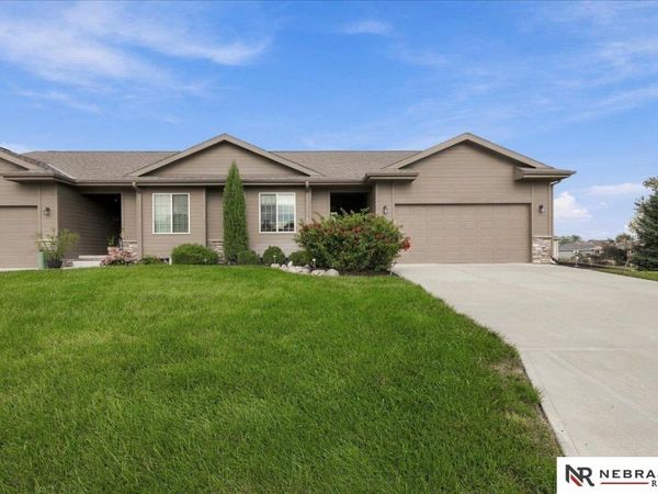 2904 Lakeside Drive, Plattsmouth, NE 68048