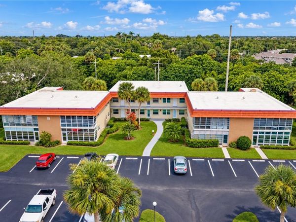 99 Springlake Drive, Unit 101, Vero Beach, FL 32962