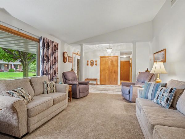 4932 Gabriel Drive, Dubuque, IA 52002