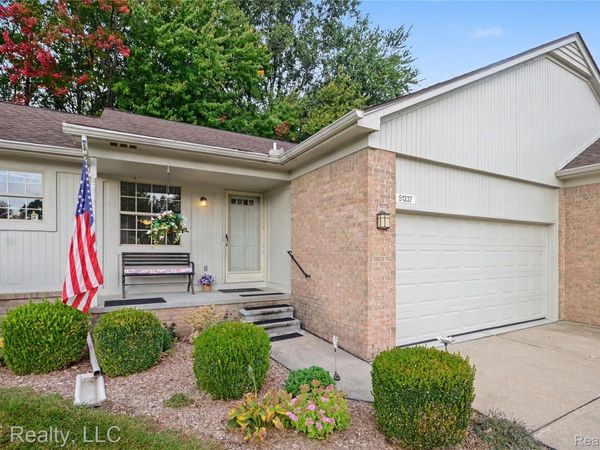 51237 Elly Drive , Chesterfield Township, Mi 48051
