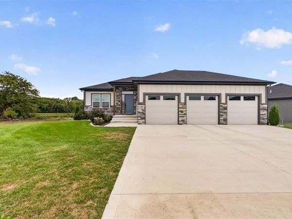 1206 Lady's Lane, Harrisonville, MO 64701