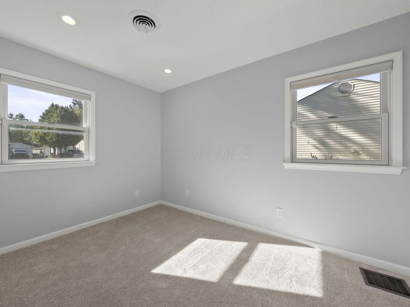 284 Madison Drive N, West Jefferson, OH 43162 Photo 18
