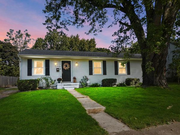 210 S Oak Street , London, OH 43140