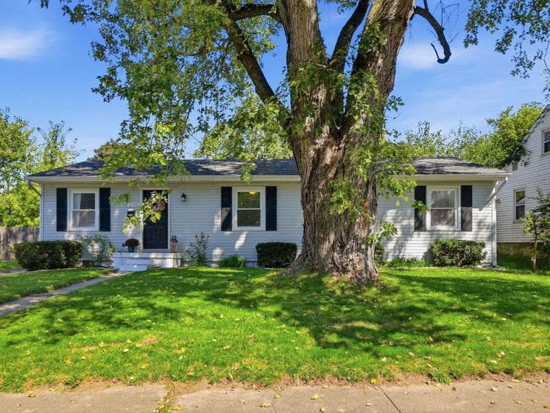 210 S Oak Street , London, OH 43140 Photo 4