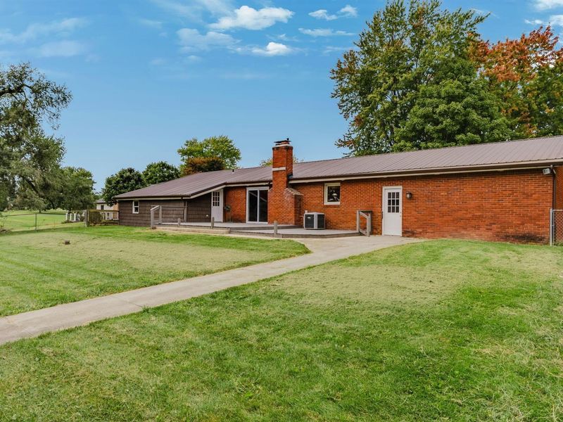 8835 Thomas Lane, West Jefferson, OH 43162 Photo 4