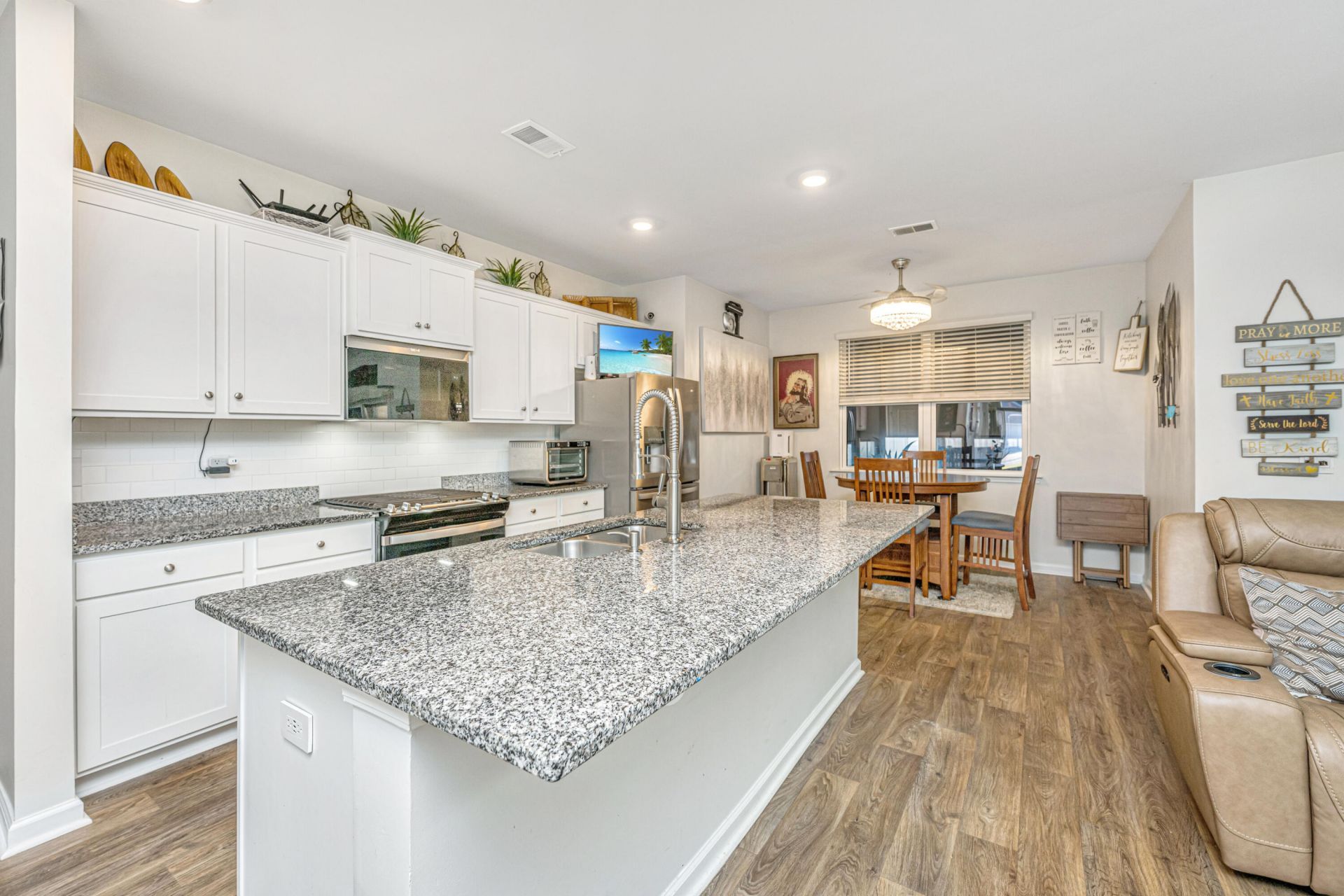 178 Oakwood Boulevard Photo 11