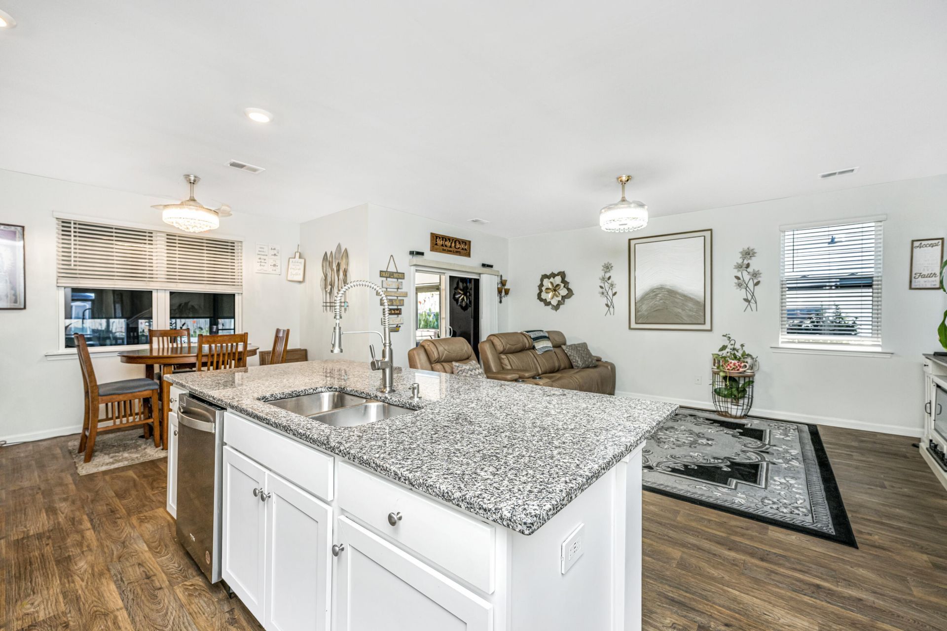 178 Oakwood Boulevard Photo 12