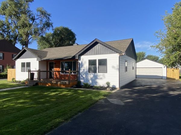 9606 S Natoma Avenue , Oak Lawn, IL 60453
