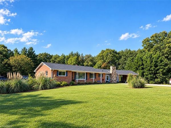 158 Border Lane , Pinnacle, NC 27043