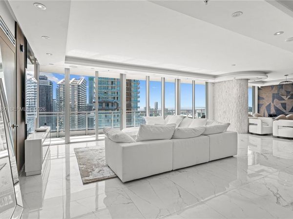 92 SW 3rd St , Unit 4003-04, Miami, FL 33130