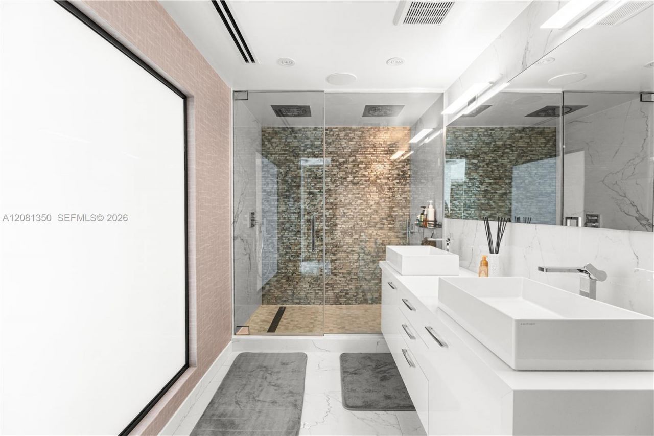 92 SW 3rd St , Unit 4003-04, Miami, FL 33130 Photo