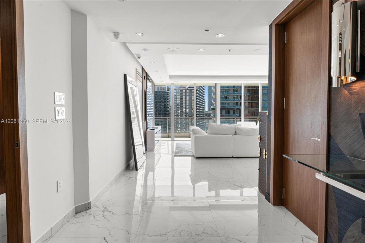 92 SW 3rd St , Unit 4003-04, Miami, FL 33130 Photo