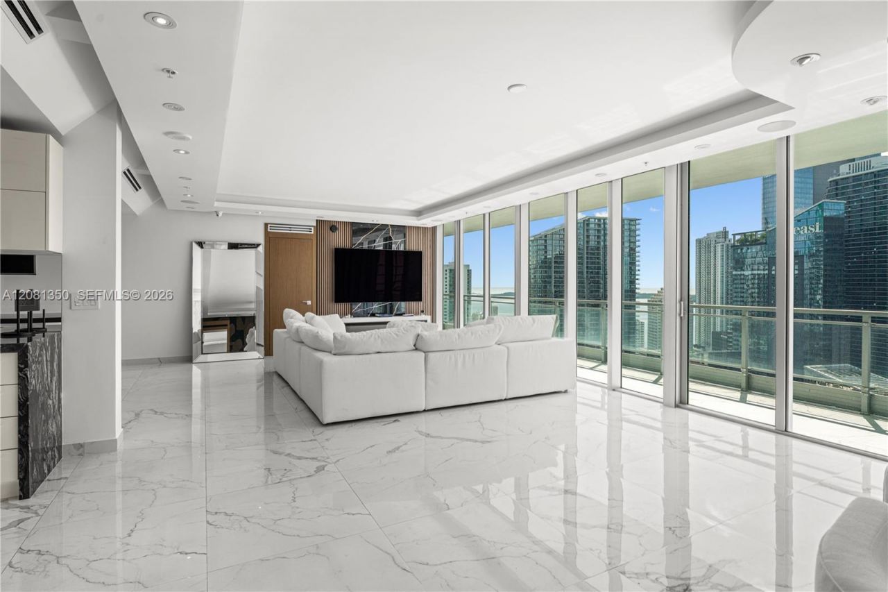 92 SW 3rd St , Unit 4003-04, Miami, FL 33130 Photo