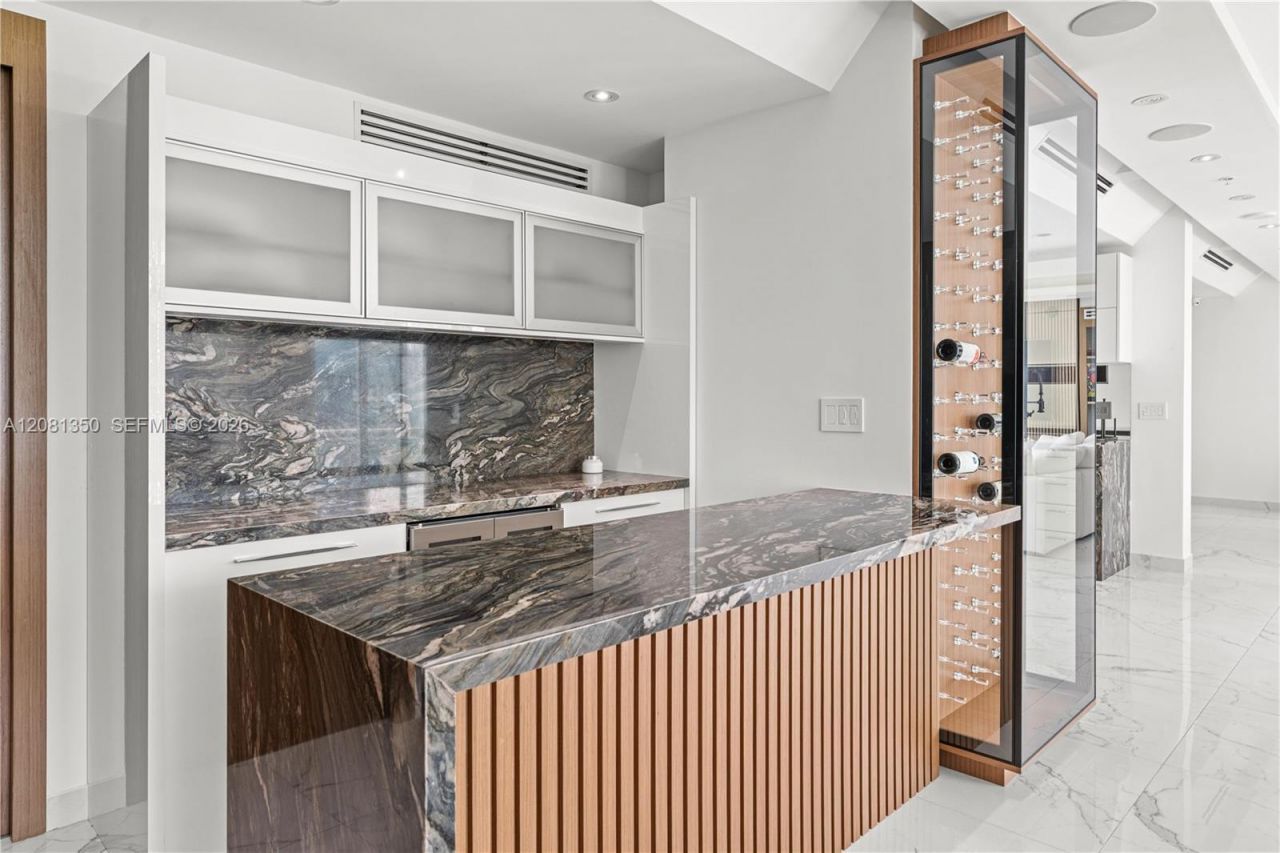 92 SW 3rd St , Unit 4003-04, Miami, FL 33130 Photo