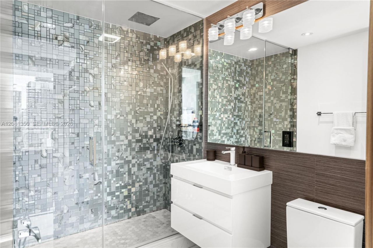 92 SW 3rd St , Unit 4003-04, Miami, FL 33130 Photo