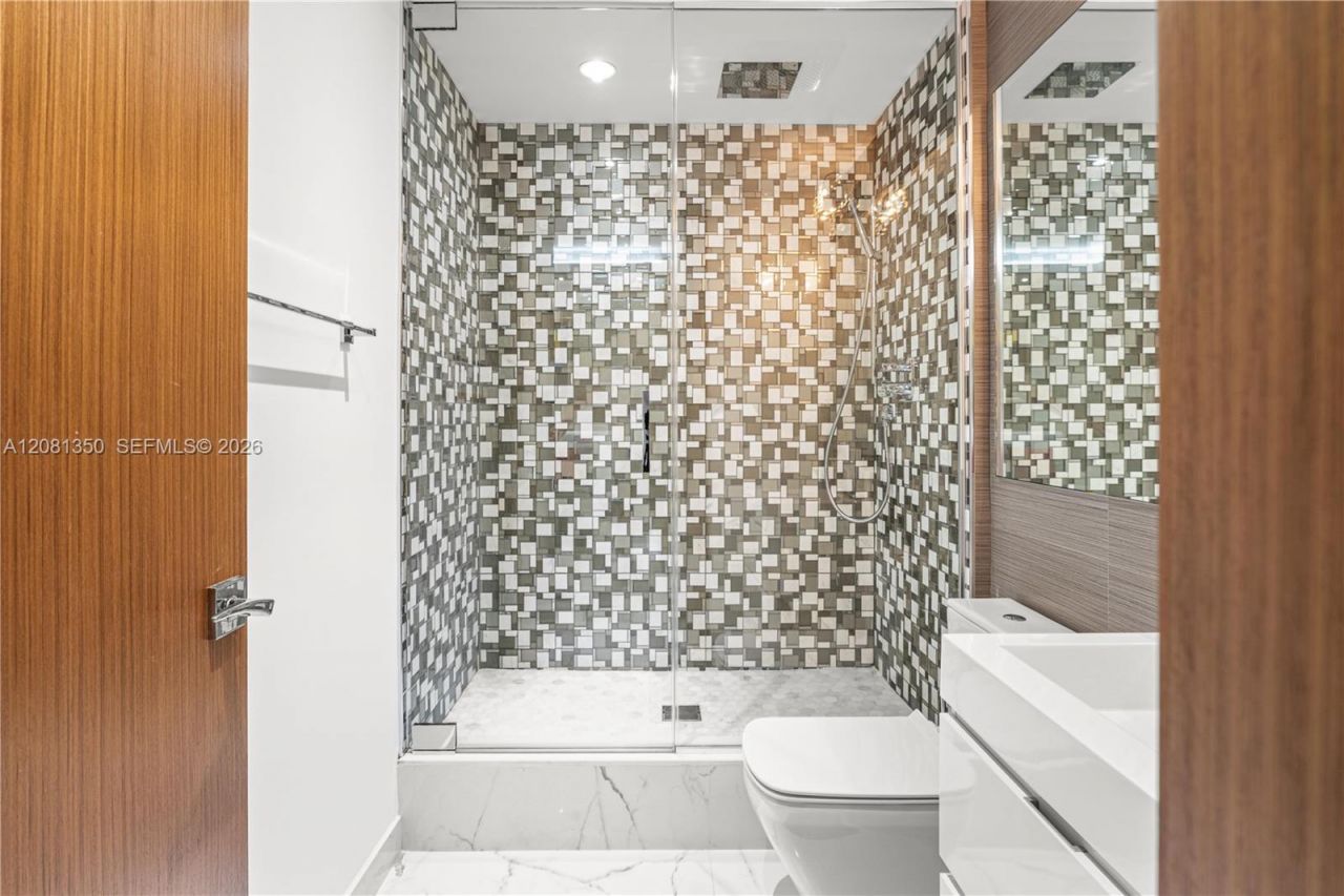 92 SW 3rd St , Unit 4003-04, Miami, FL 33130 Photo