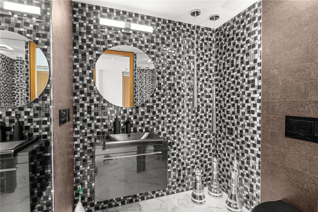 92 SW 3rd St , Unit 4003-04, Miami, FL 33130 Photo