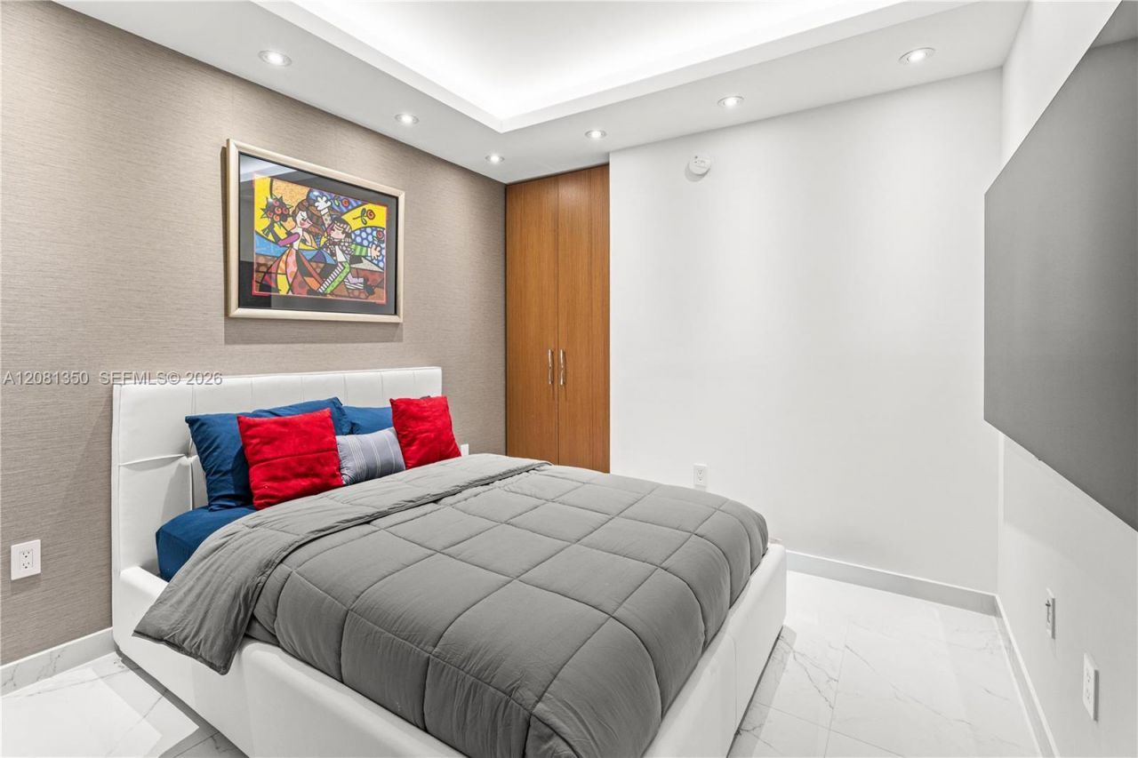 92 SW 3rd St , Unit 4003-04, Miami, FL 33130 Photo