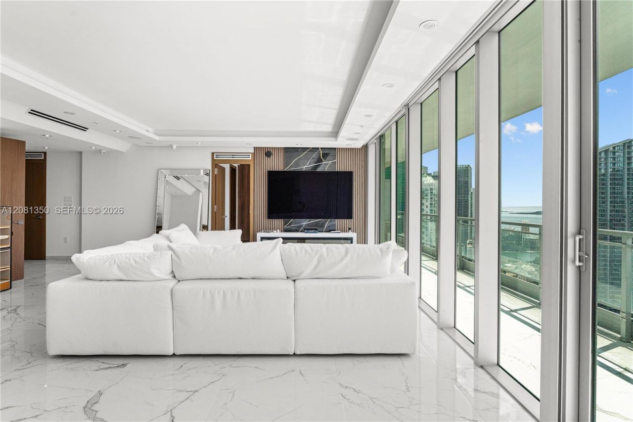 92 SW 3rd St , Unit 4003-04, Miami, FL 33130 Photo