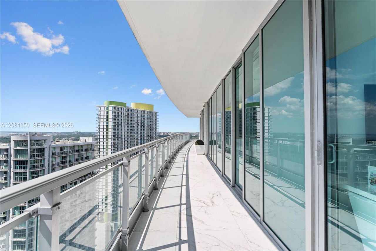 92 SW 3rd St , Unit 4003-04, Miami, FL 33130 Photo
