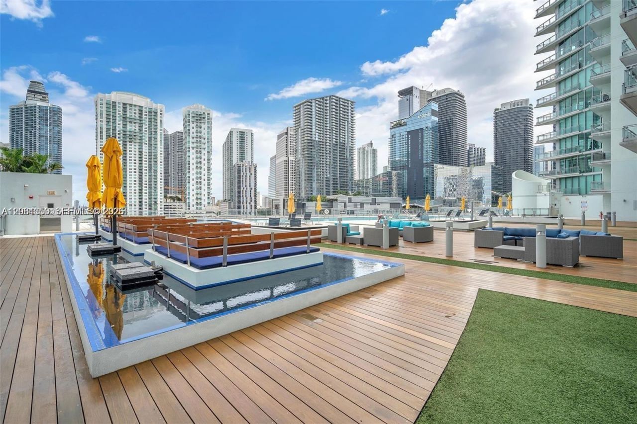 92 SW 3rd St , Unit 4003-04, Miami, FL 33130 Photo
