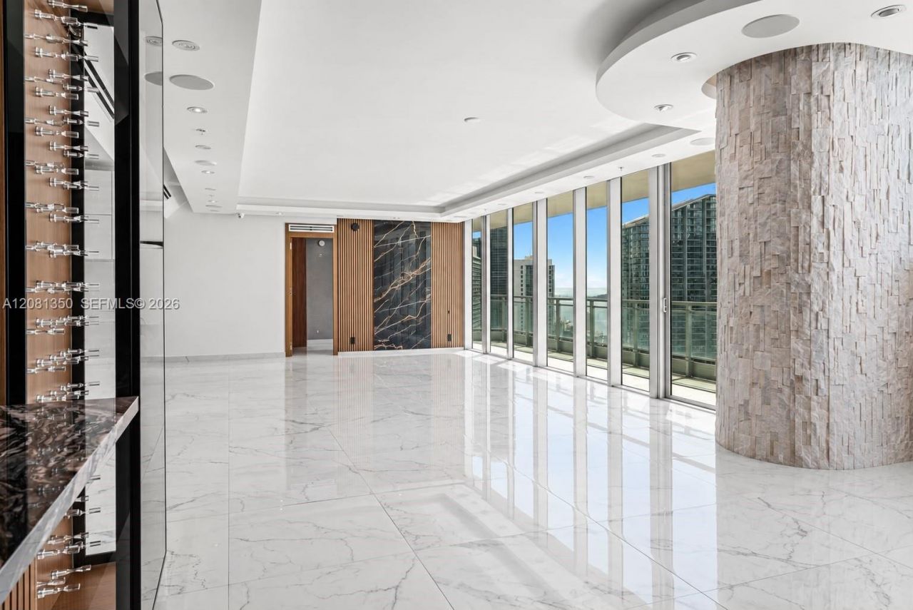 92 SW 3rd St , Unit 4003-04, Miami, FL 33130 Photo