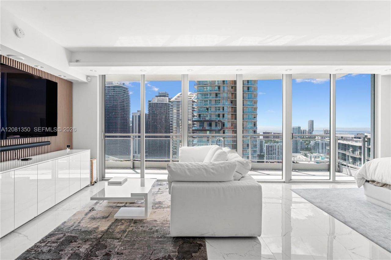 92 SW 3rd St , Unit 4003-04, Miami, FL 33130 Photo