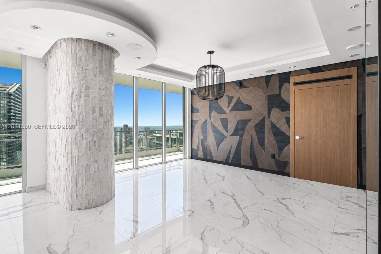 92 SW 3rd St , Unit 4003-04, Miami, FL 33130 Photo