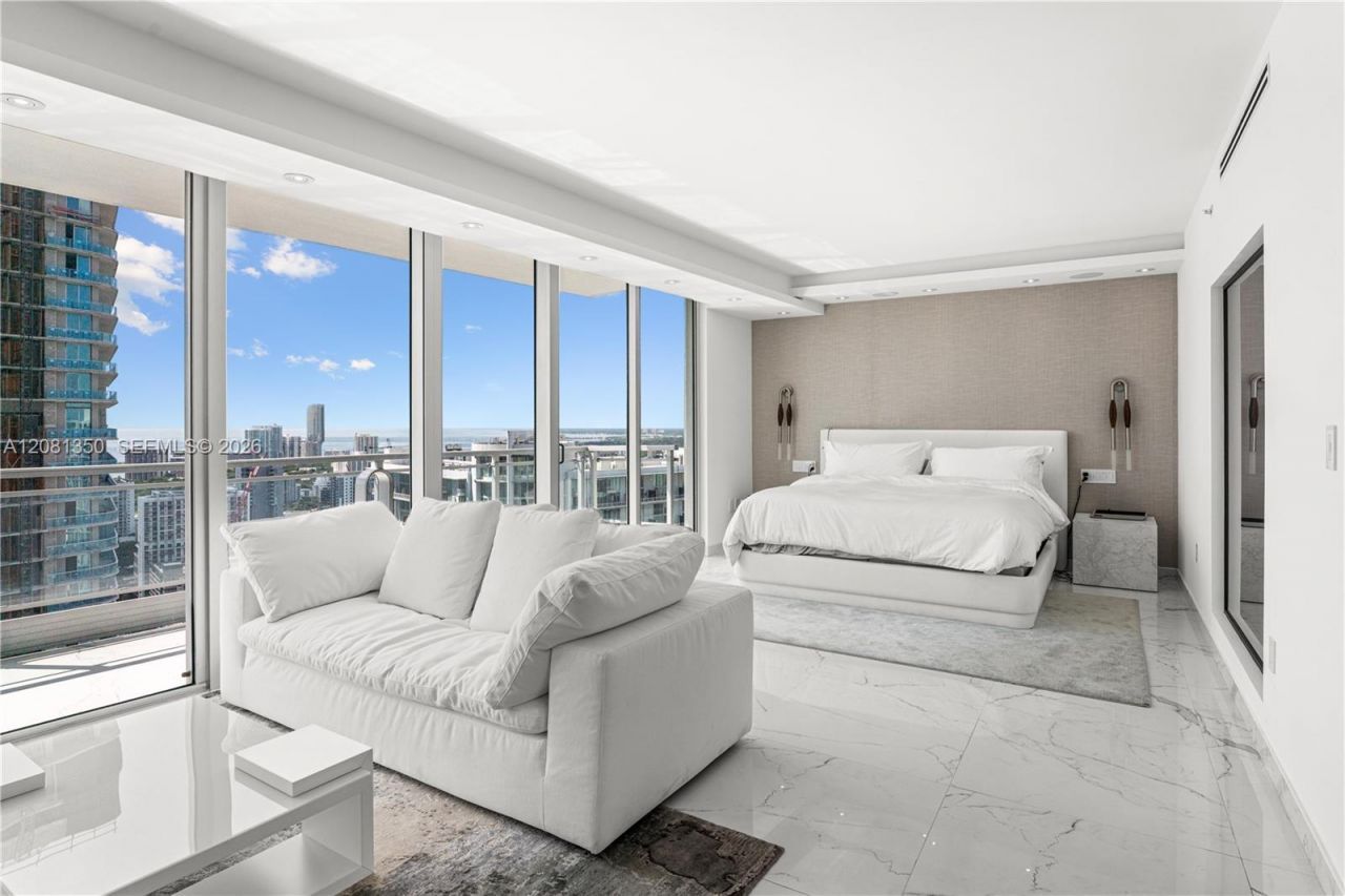 92 SW 3rd St , Unit 4003-04, Miami, FL 33130 Photo