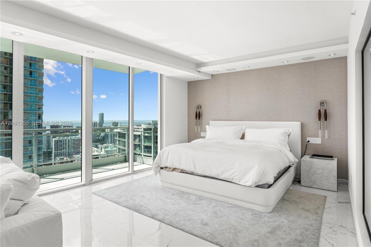 92 SW 3rd St , Unit 4003-04, Miami, FL 33130 Photo