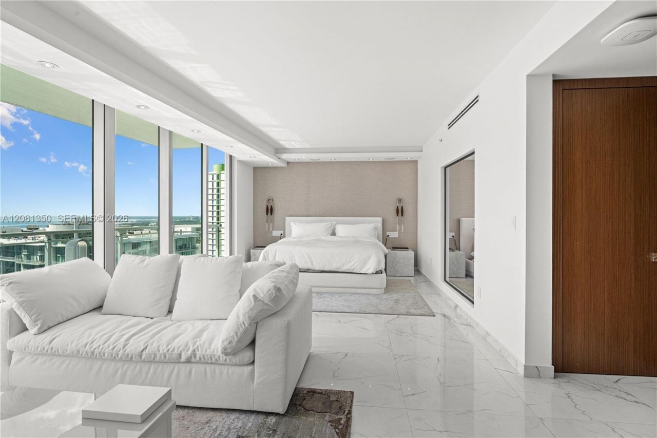 92 SW 3rd St , Unit 4003-04, Miami, FL 33130 Photo