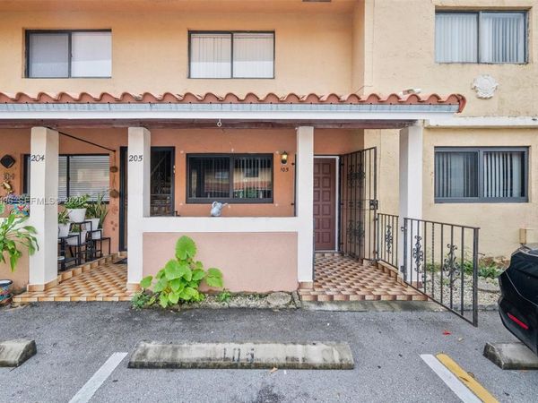 2710 W 60th Pl , Unit 105, Hialeah, FL 33016