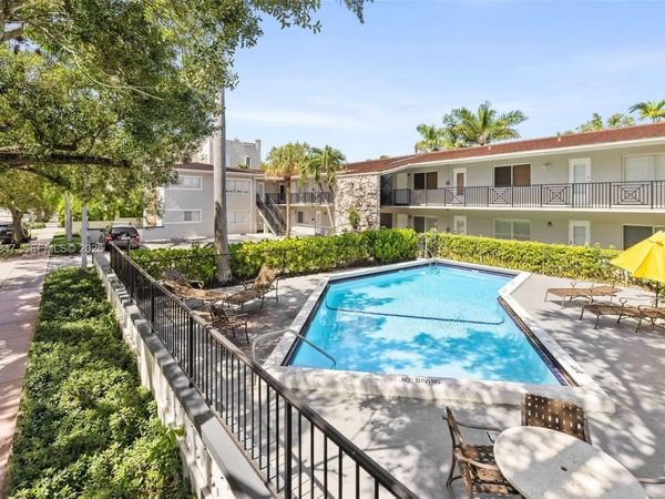 95 Edgewater Dr, Unit 201, Coral Gables, FL 33133