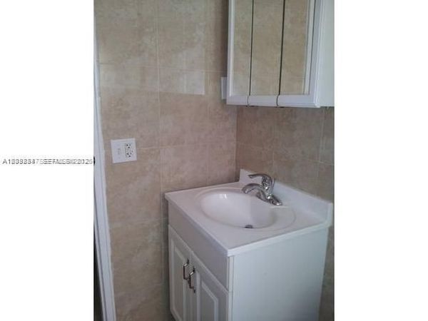 95 Edgewater Dr , Unit 201, Coral Gables, FL 33133