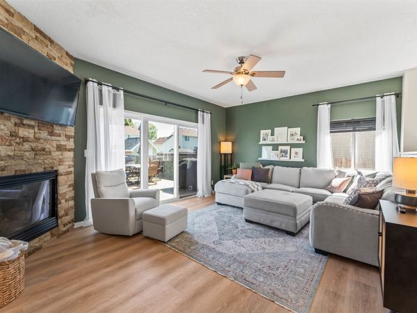 445 Boulder Ridge Court , Pleasant Hill, IA 50327