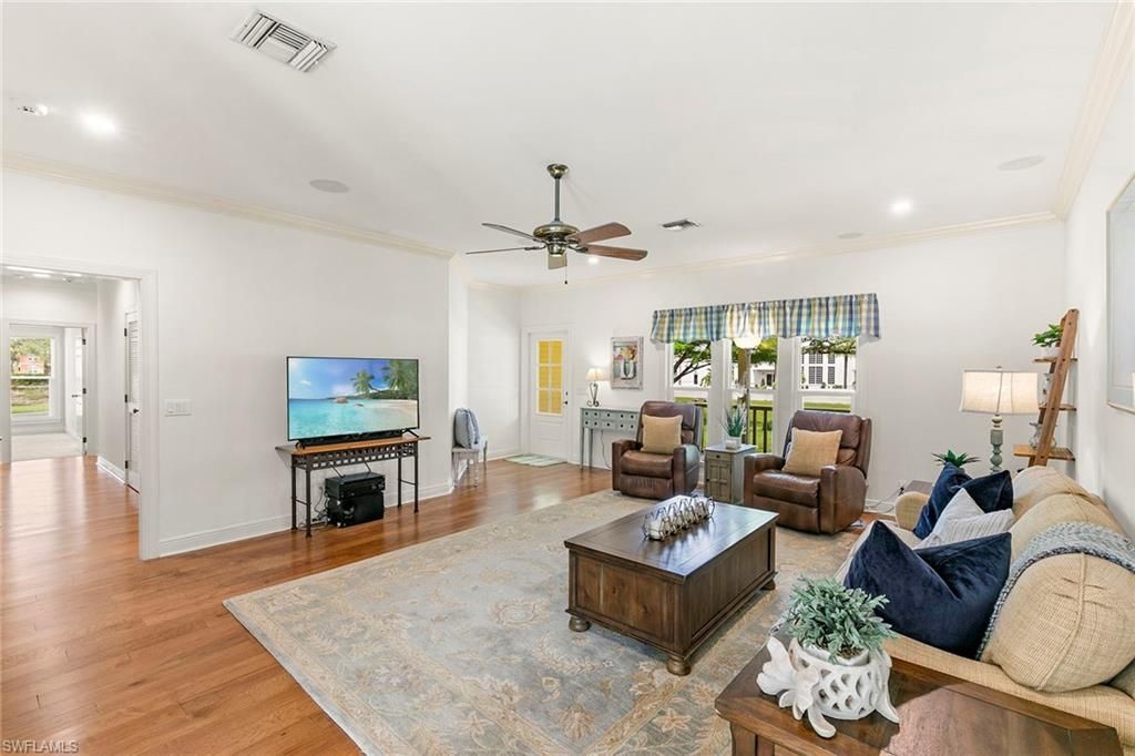 6460 Hidden Oaks Ln, Naples, FL 34119 Photo