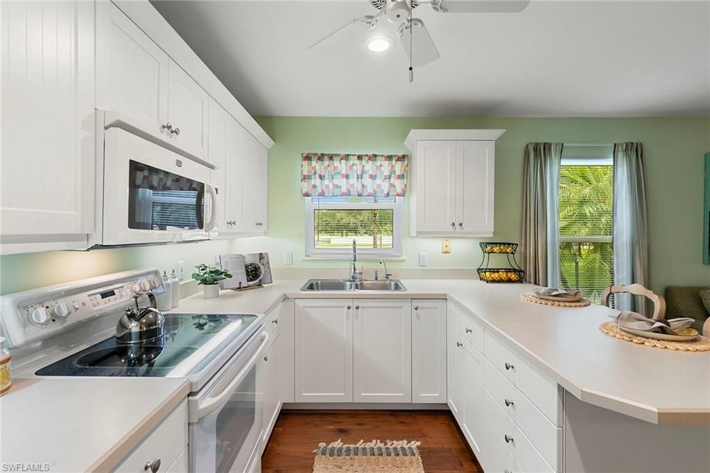 6460 Hidden Oaks Ln, Naples, FL 34119 Photo