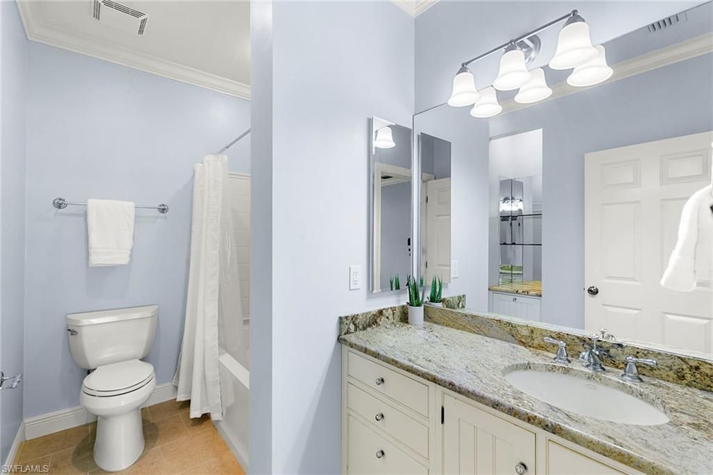 6460 Hidden Oaks Ln, Naples, FL 34119 Photo