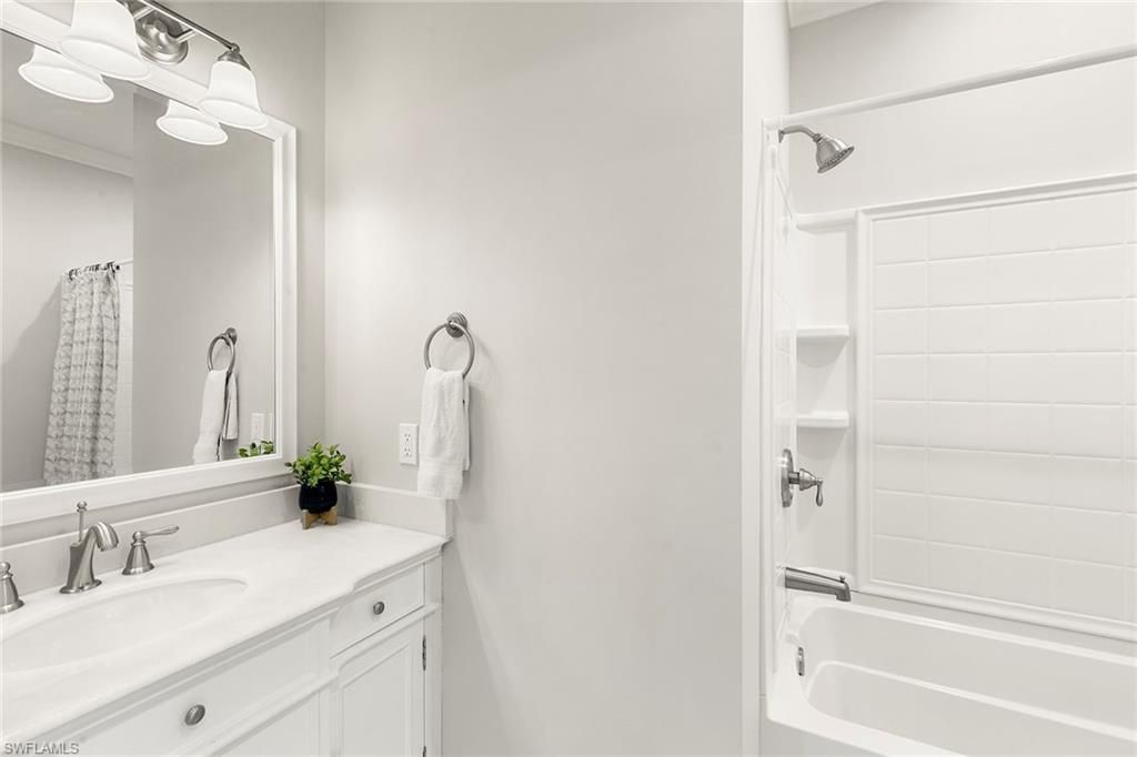 6460 Hidden Oaks Ln, Naples, FL 34119 Photo