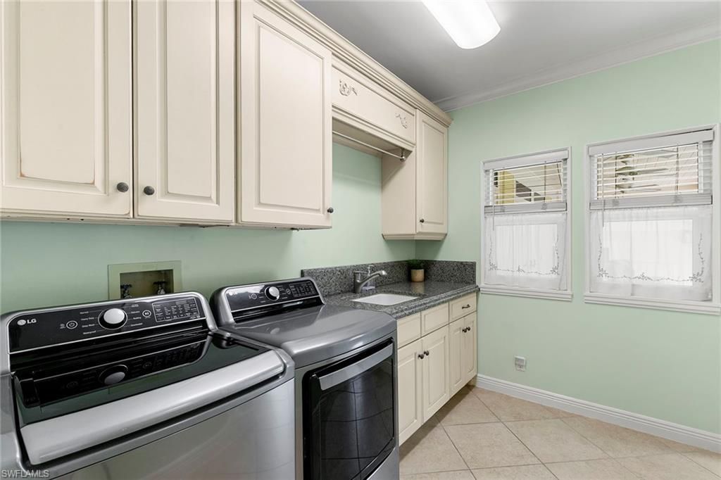6460 Hidden Oaks Ln, Naples, FL 34119 Photo
