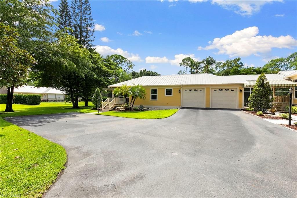 6460 Hidden Oaks Ln, Naples, FL 34119 Photo