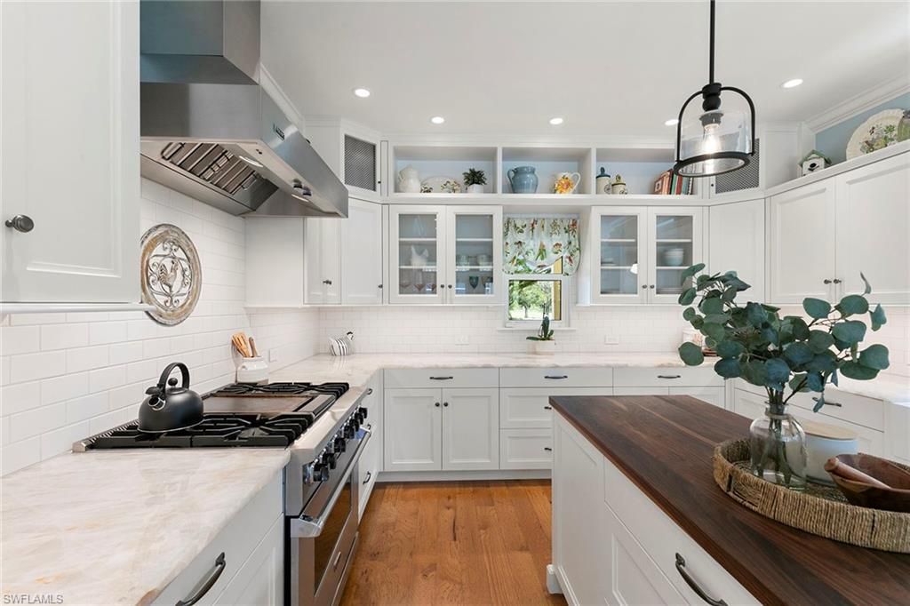 6460 Hidden Oaks Ln, Naples, FL 34119 Photo