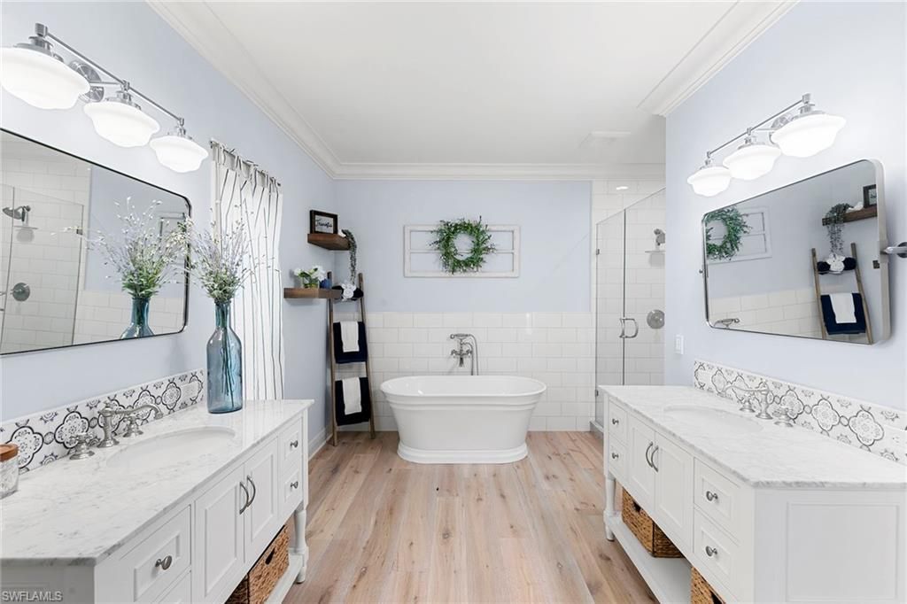6460 Hidden Oaks Ln, Naples, FL 34119 Photo