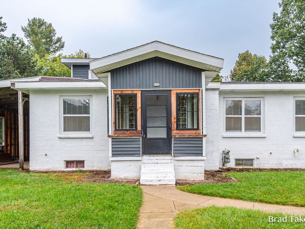 1559 Laughlin Drive NW, Grand Rapids, MI 49504