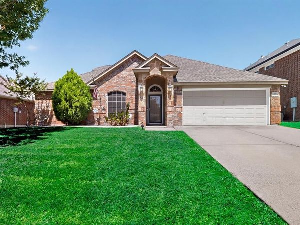 839 Evergreen Lane, Burleson, TX 76028