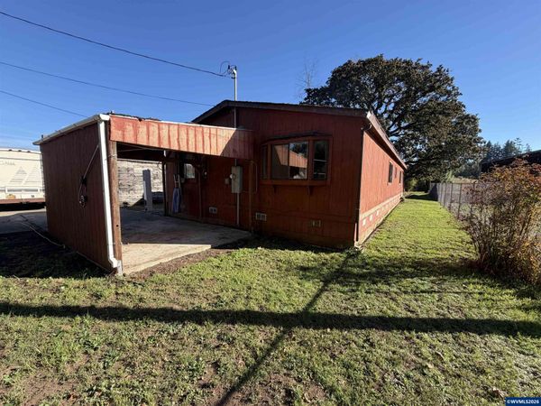 1901 Kalmia St, Sweet Home, OR 97386