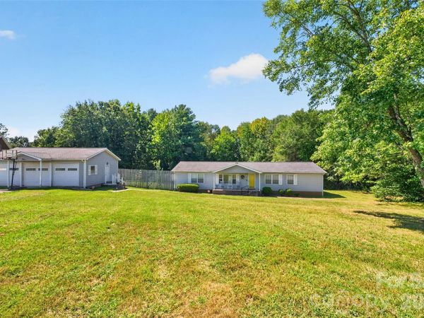 455 Hubbard Road, Hickory, NC 28601