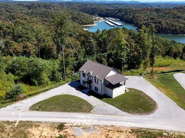 435 Taylor Rd., Byrdstown, TN 38549