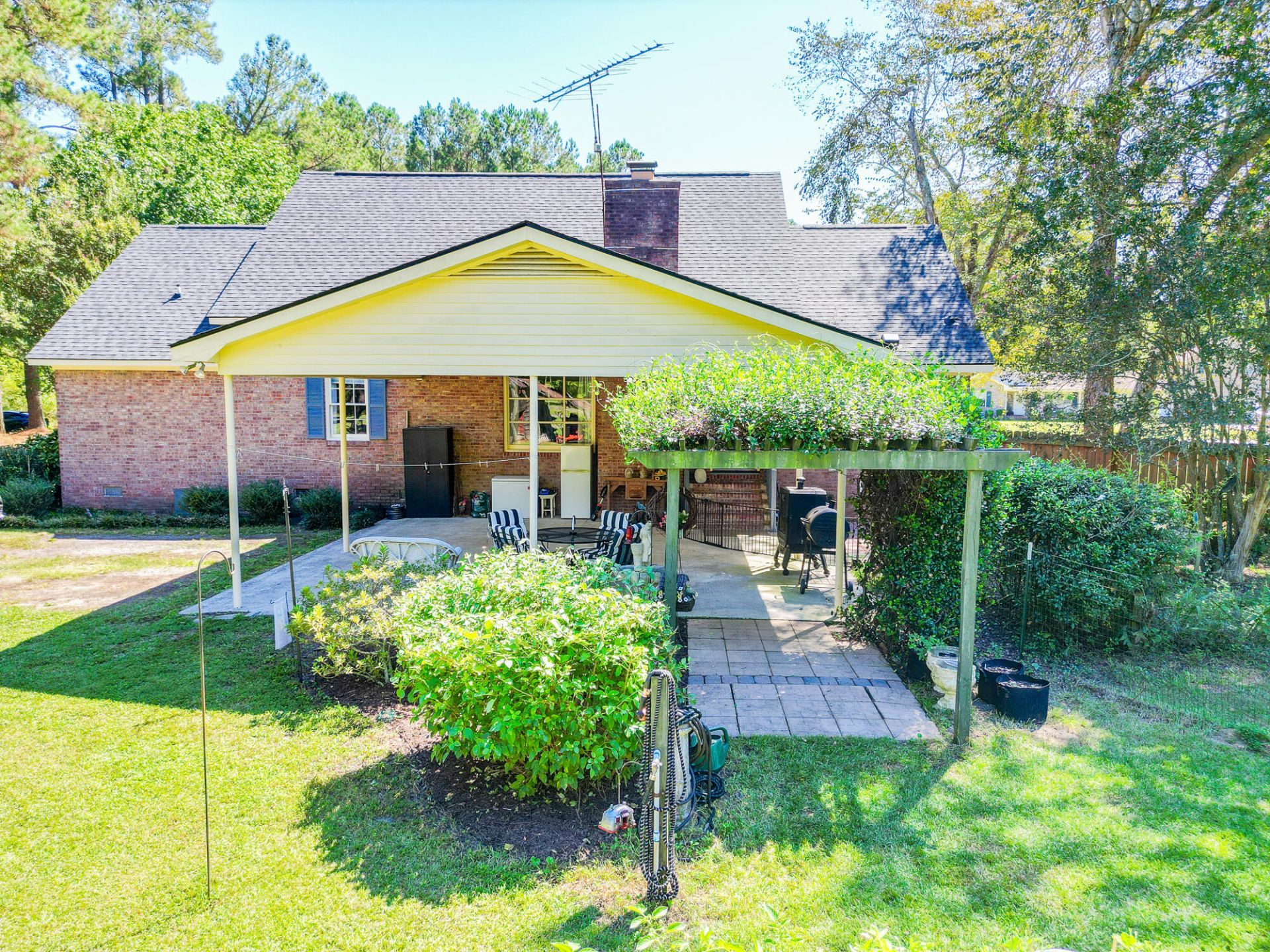 386 Rigby Road Photo 8